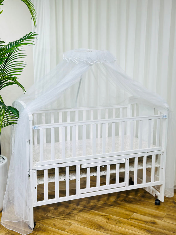 سرير اطفال صغير