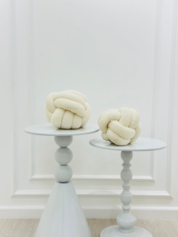 كرات الفرو المزدوجة للديكور