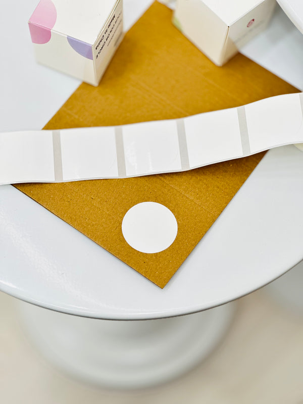 ليبل دائري بلون ابيض بحجم 40*40