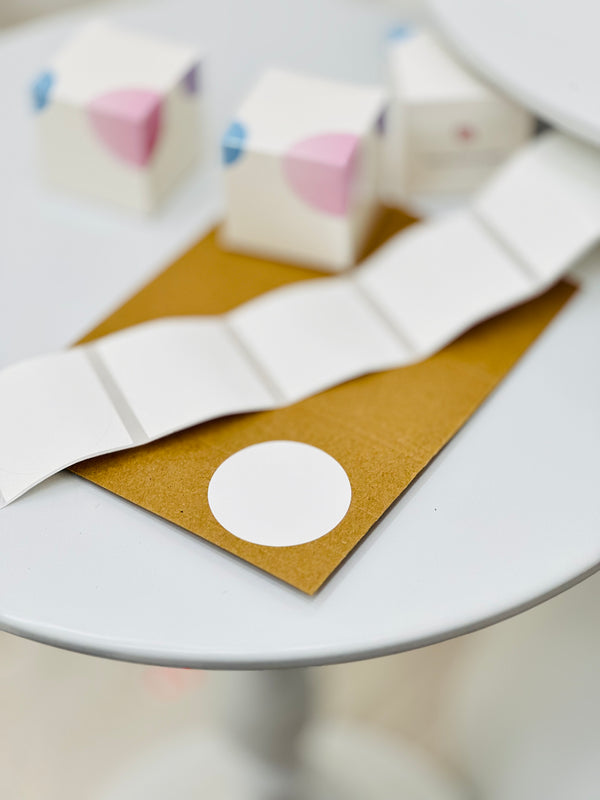 ليبيل دائري لون ابيض بحجم 50*50mm